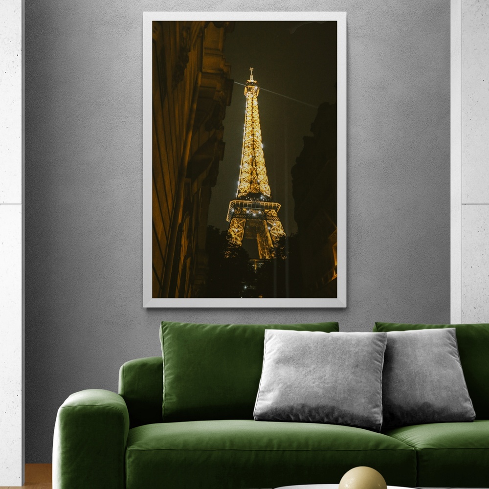 Постер без рамки "Ейфелева вежа вночі в Парижі" в розмірі 20х30