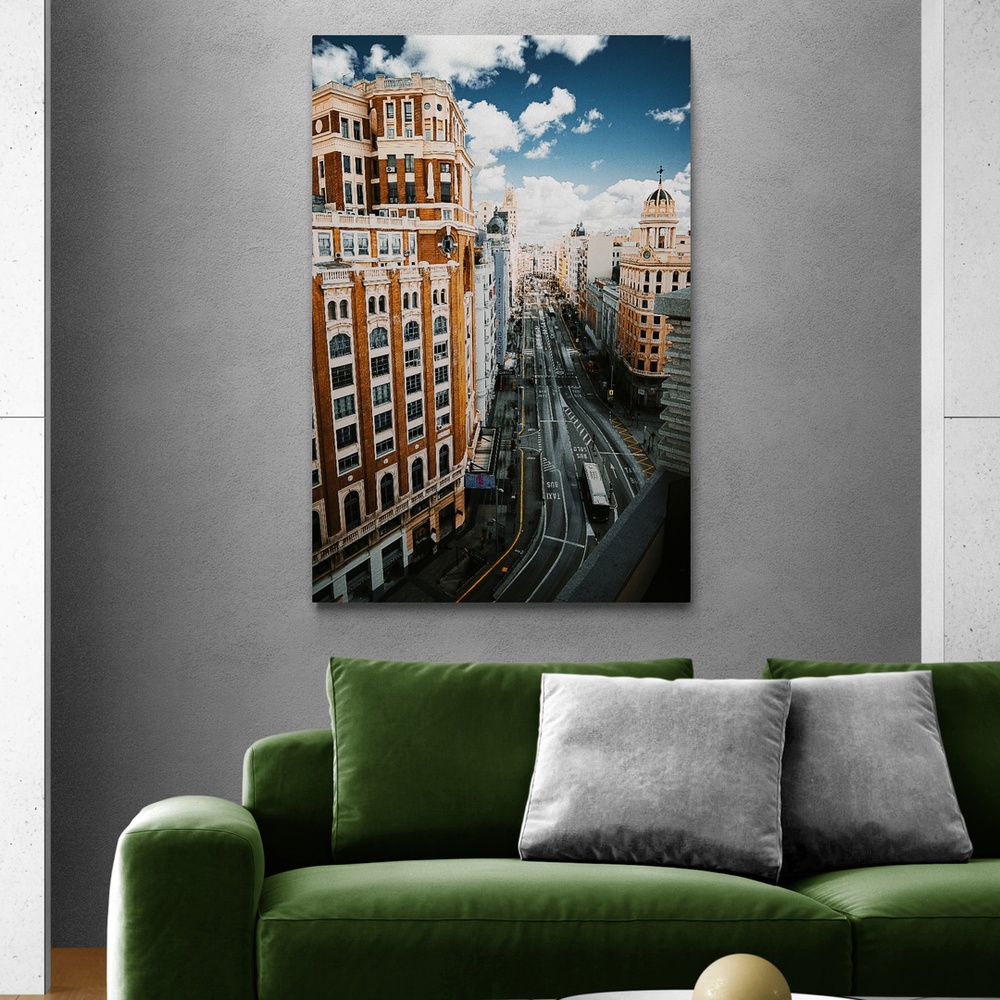 Постер без рамки "Вулиця Гран Вія у Мадриді" в розмірі 30х40
