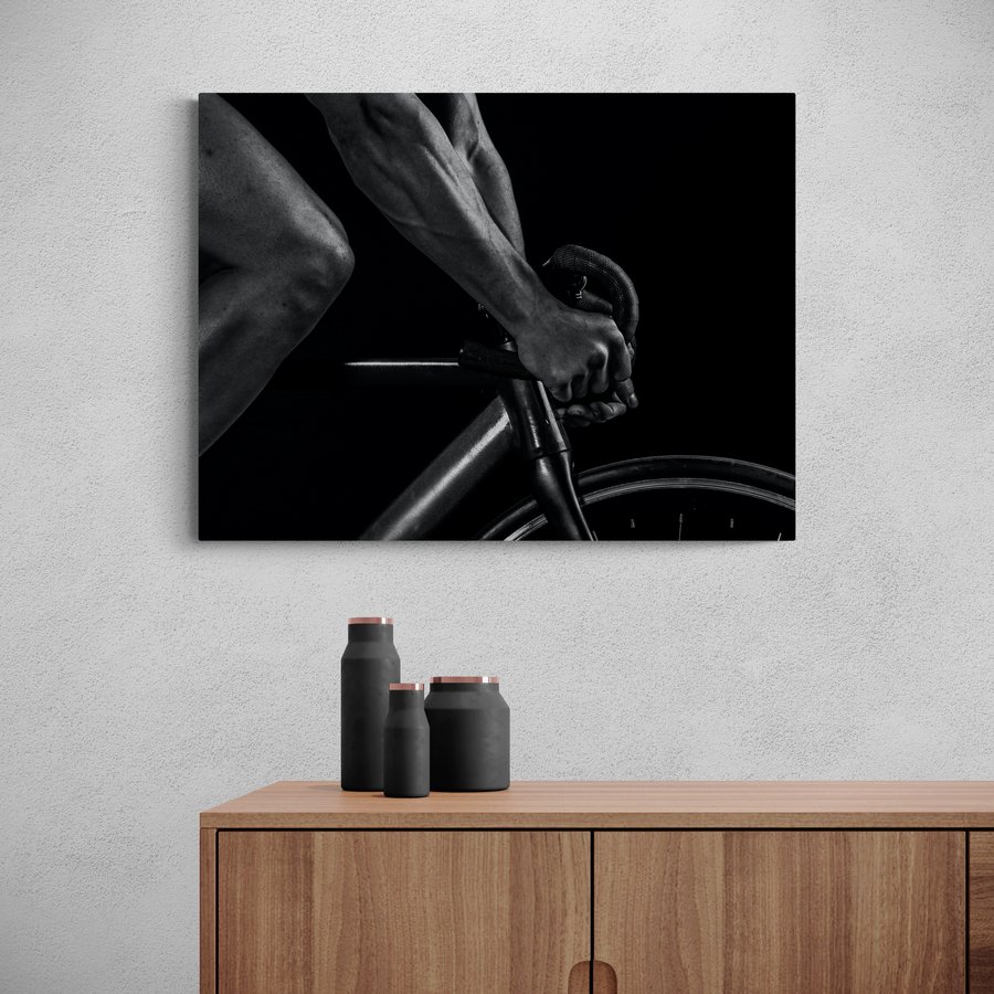 Постер без рамки "Руки на велосипеді" в розмірі 30х40