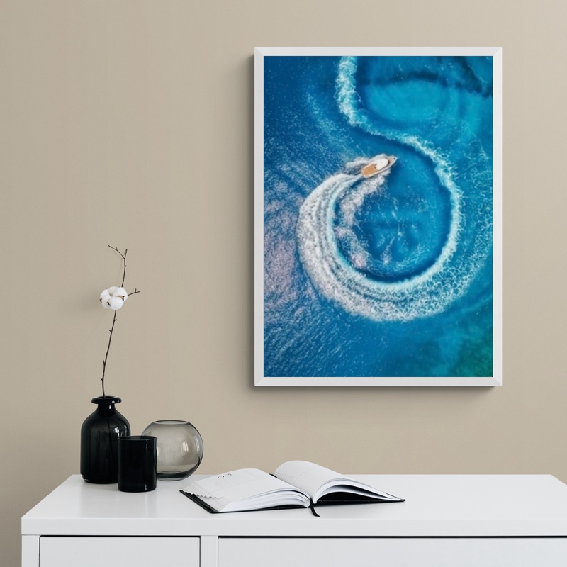 Постер без рамки "Яхта в голубых водах" в размере 30х40
