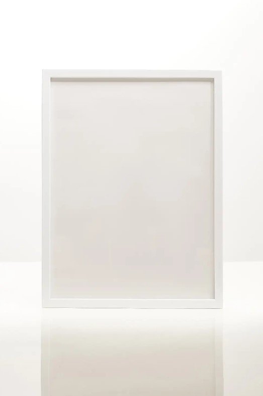 Пластикова рамка білого кольору 1,5 смв розмірі 20х30