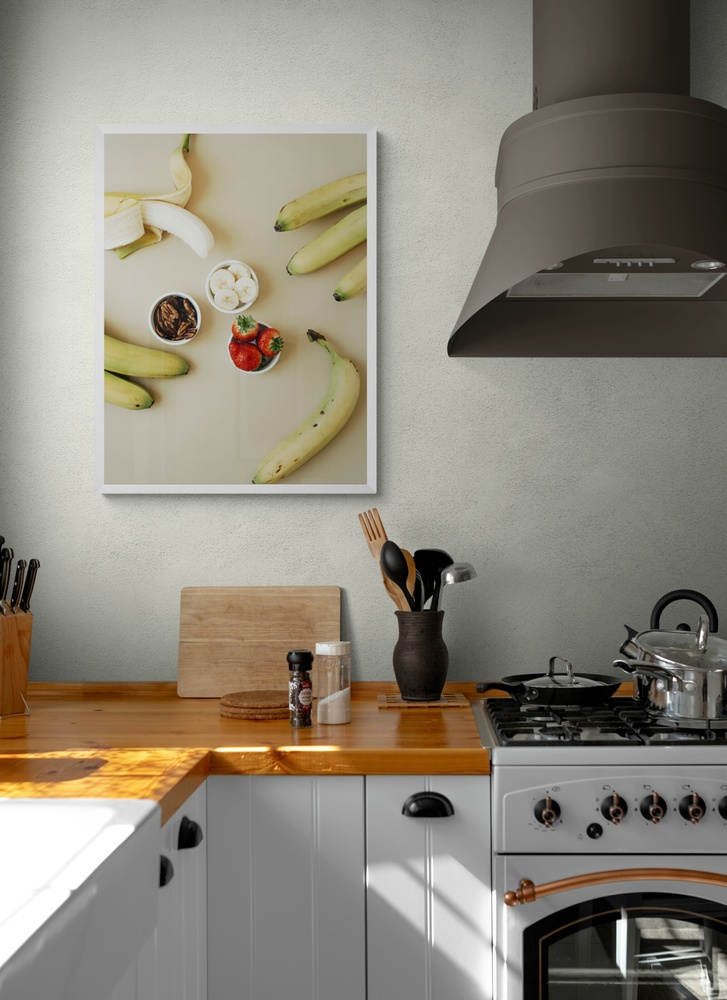 Постер без рамки "Бананы, клубника и орехи" в размере 30х40
