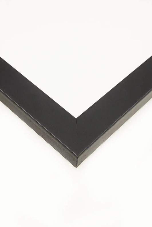 Деревянная рамка черного цвета 2 см в размере 20х30