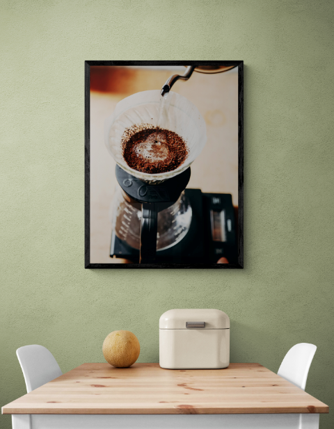 Постер без рамки "Процесс процеживания кофе 2" в размере 30х40