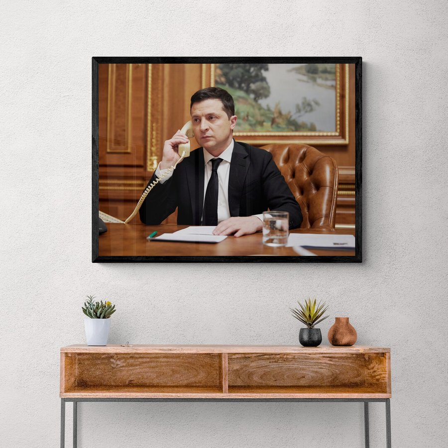 Постер без рамки "Володимир Зеленський в кабінеті" в розмірі 30х40